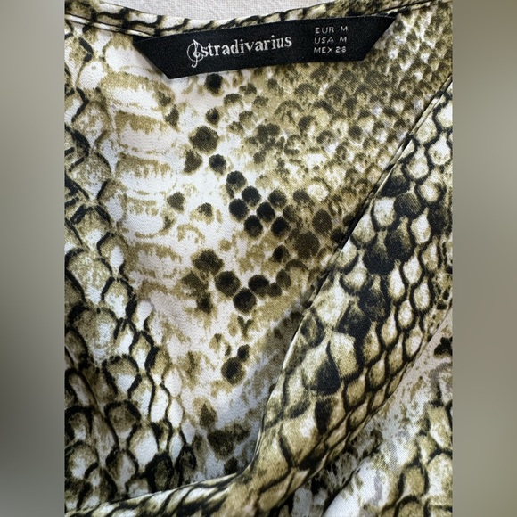 Stradivarius Blouse. Size M. - Picture 5 of 5